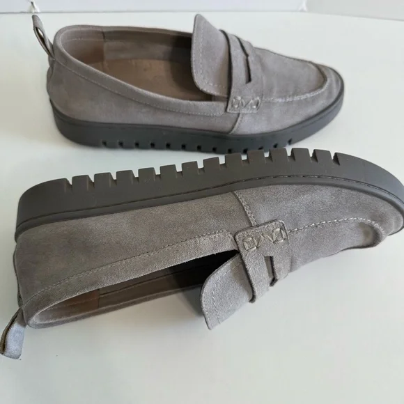 Vionic Uptown Suede Loafers Flats Women Size 9 Light Gray Comfy Work Office - Picture 4 of 13